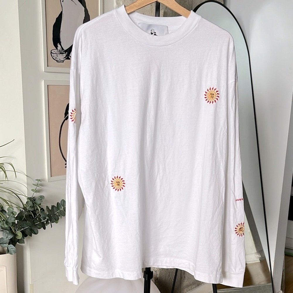 ✨2/$10✨ JUNGLES Smoking Suns Tee